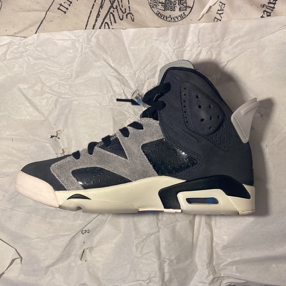 I’m selling a new Air Jordan 6 WMNS smoke grey - Picture 4 of 5